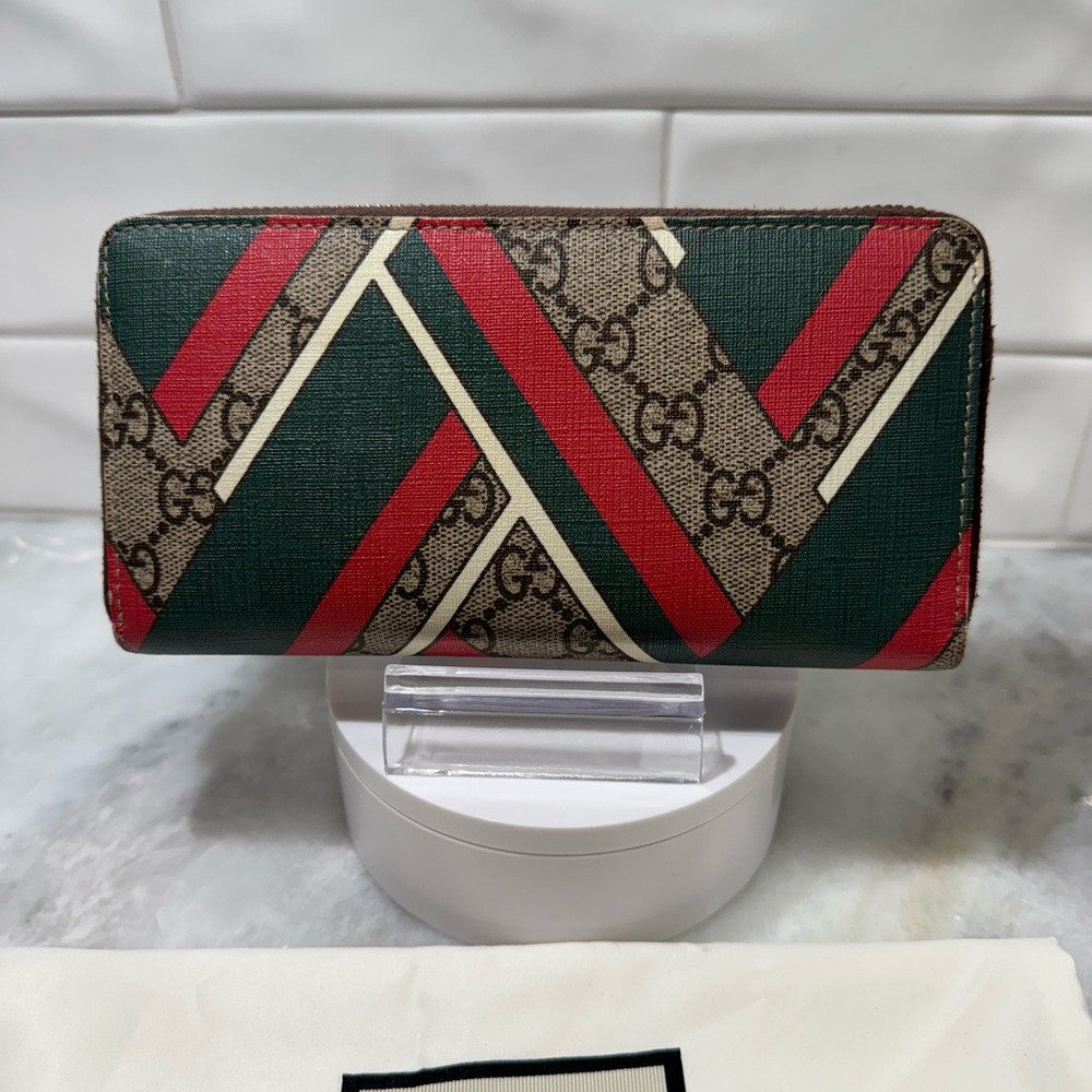 Gucci GG Chevron Long Wallet - Picture 4 of 11